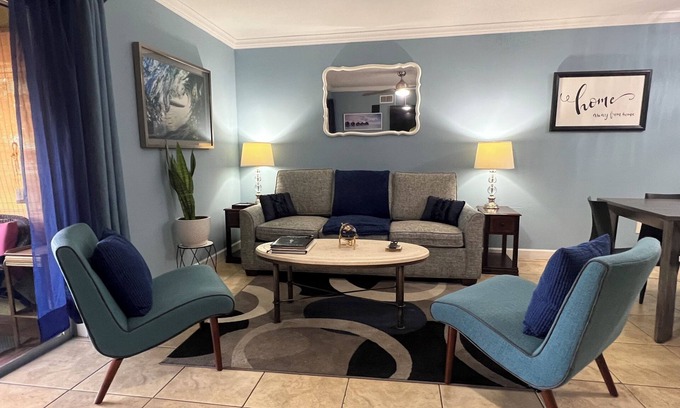 Southwest Orlando Condominio | Royal Blue 2 Bedroom Condo in Orlando Central.