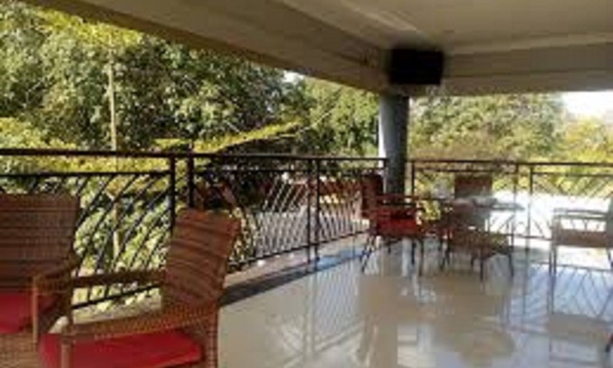 Kabwe Cabina | Royal Cashrise lodge