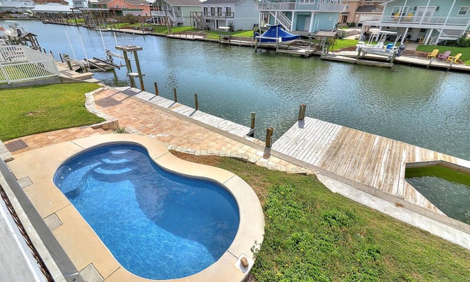 City-by-the Sea Casa | Royal Estes! Large Home! Canal front! Private pool! Firepit!