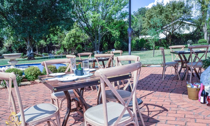 Carletonville Casa | Royal Highness Lux
