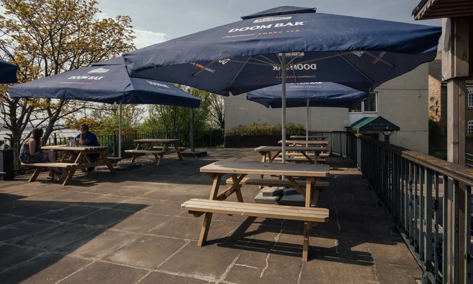 Purfleet Hotel | Royal Hotel, Bar & Grill