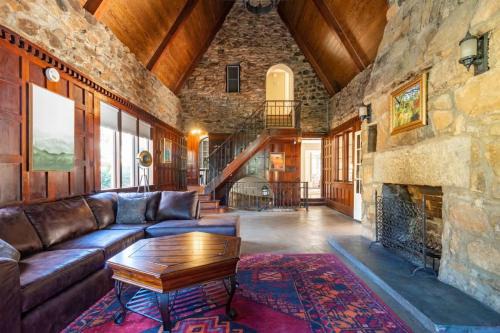 Columbus Casa | Royal in Columbus- Midtown Columbus Castle
