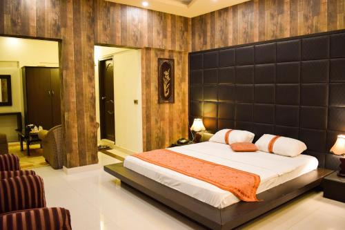 PECHS Hotel | Royal Inn Hotel