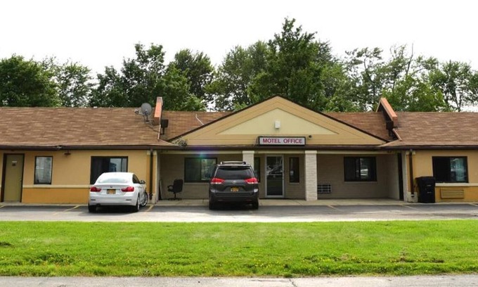 Green Acres Hotel | Royal Inn