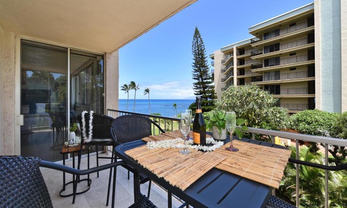 Kahana Casa | Royal Kahana 301 · RK 301 Remodeled OceanFront 2BD w Ocean Views