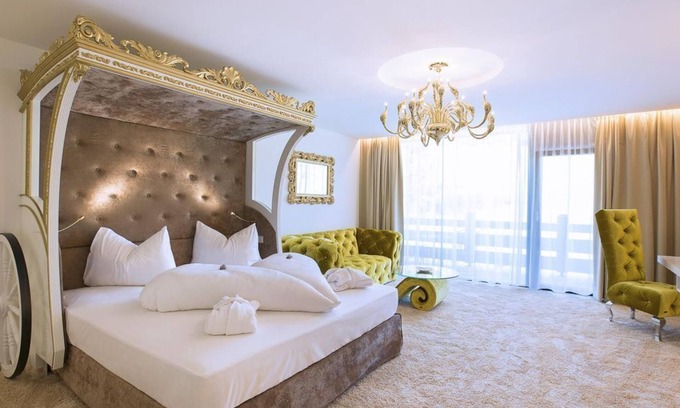 Seefeld Pedestrian Zone Casa | Royal Love Suite - Alpenhotel ... enamórate