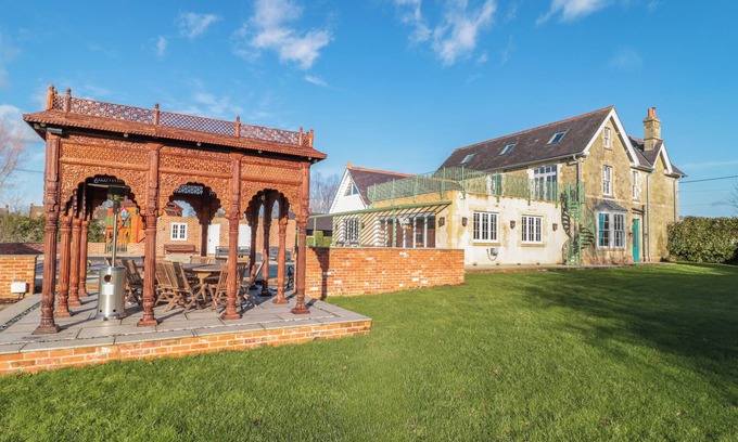 Shaftesbury Casa | ROYAL OAK HOUSE, family friendly, with pool in Motcombe