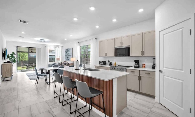 Homestead Casa | Royal Palm Gateway - Spacious Family Retreat 4/2