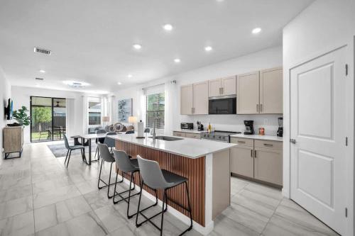 Homestead Casa | Royal Palm Gateway - Spacious Family Retreat in Sunny Homestead