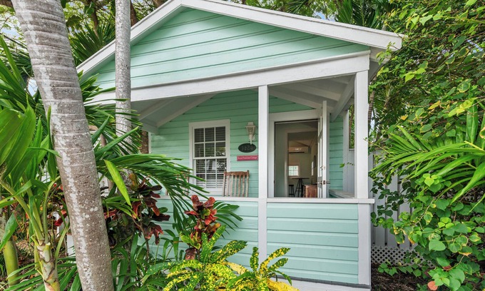 Old Town Cabaña | ~ROYAL POINCIANA COTTAGE~ Come and indulge yourself in some KW sunshine!