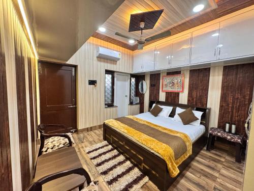 Mahmoorganj Apartamento | Royal Roots VNS - Entire Place