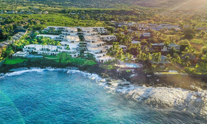 Historic Kailua Village Complejo | Royal Sea Cliff Family Resort, 2 OV Pools, Large Lanai, workspace, Ali'i Drive!