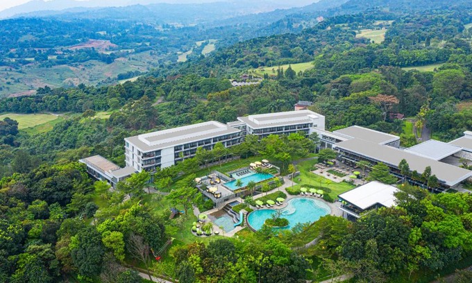 Gunung Geulis Hotel | Royal Tulip Gunung Geulis Resort and Golf
