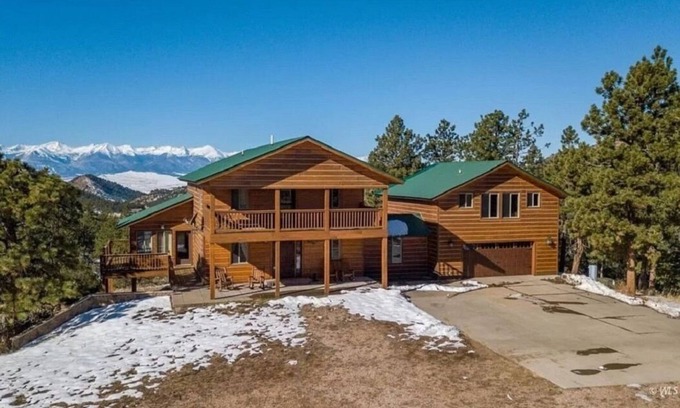 Westcliffe Casa | 'Royal View Lodge': Breathtaking Sangre views and star lit night skies await you