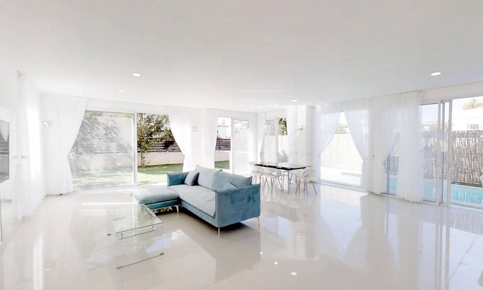 Herzliya Villa | Villa Real con piscina privada! 6 BDR / 5. 5 BAÑO. ¡Hasta 16 invitados!