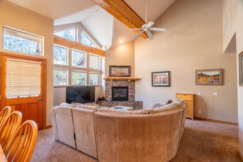June Lake Casa | RR-Hideaway Down Cyn 105