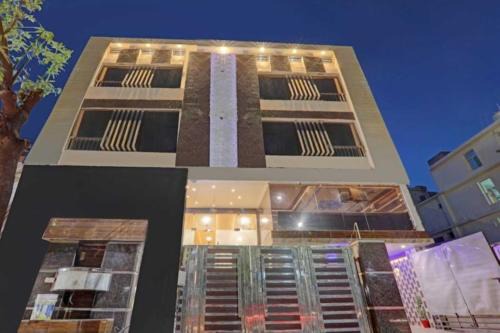 Gomti Nagar Hotel | RROOMS Hotel Riddhi Regency
