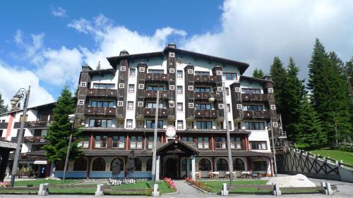 Campo Carlo Magno Hotel | RTA Hotel Catturani