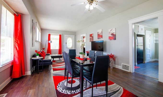 Cleveland Casa | Rubi Lounge: Comfy 1BR Lower Unit | Patio, Porch & Parking 8 Mins to Downtown