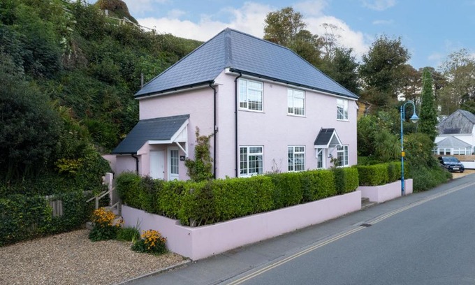 Saundersfoot Casa | Ruby Cottage - Beachside Cottage with Views