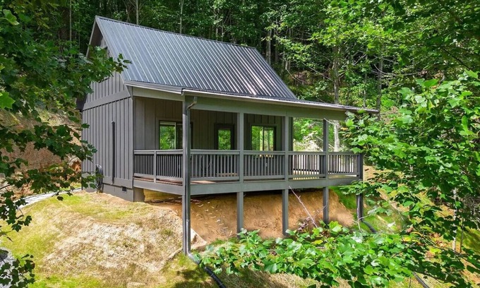 Sylva Casa | Ruby Ridge - Amazing views, Close to Town, Pet Friendly