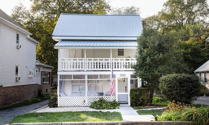 Betterton Cabaña | Ruby's Sea Glass Cottage near Betterton Beach