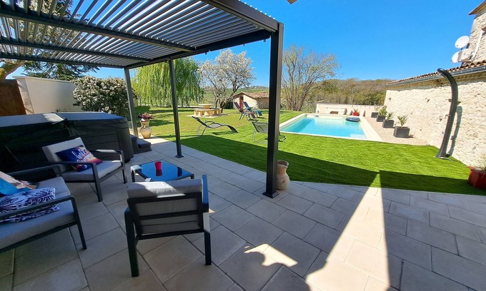 Puyguilhem Casa | Rudelle house jacuzzi and private pool