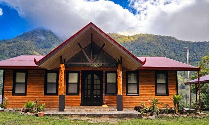 Rivas Cabina | Rudy's Lodge: Discover the Ultimate Retreat, Relax, Recharge and Reconnect.