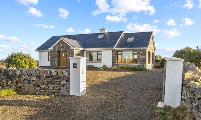 Ballyconneely Casa | Rugosa - A bright, spacious and relaxing stay