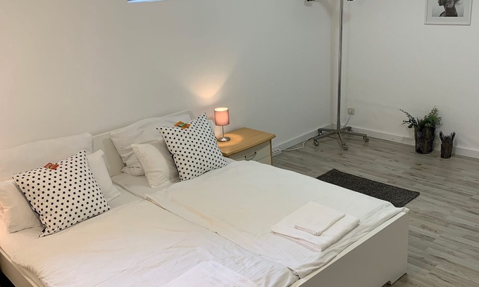Langenfeld Apartamento | Ruhiges & Geräumiges Doppelzimmer in Top Lage mit Parkplatz