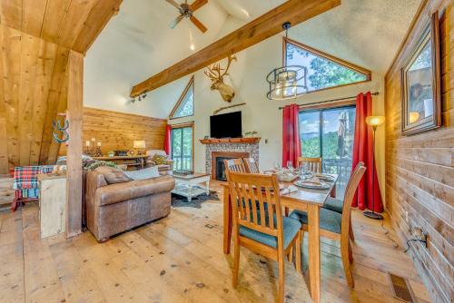 Ruidoso Casa | Ruidoso Cabin with Deck and Views 4 Mi to Winter Park