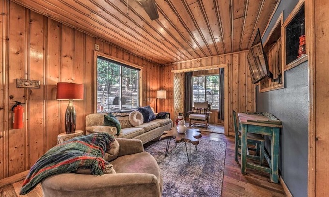 Ruidoso Casa | Ruidoso Cabin with Grill - Near Grindstone Lake!