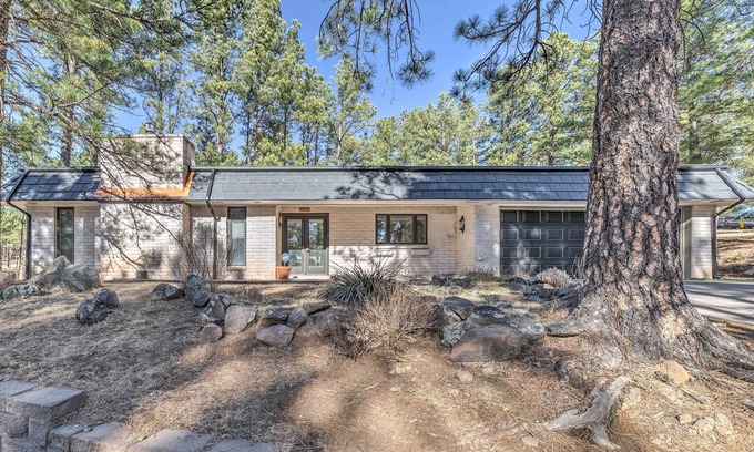 Ruidoso Cabaña | Ruidoso Getaway w/ Deck - 16 Mi to Ski Apache