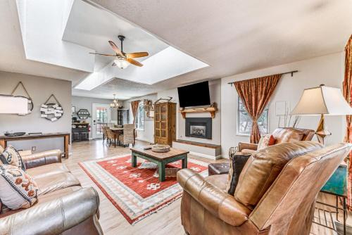 Ruidoso Casa | Ruidoso House with Beautiful Indoor and Outdoor Space!