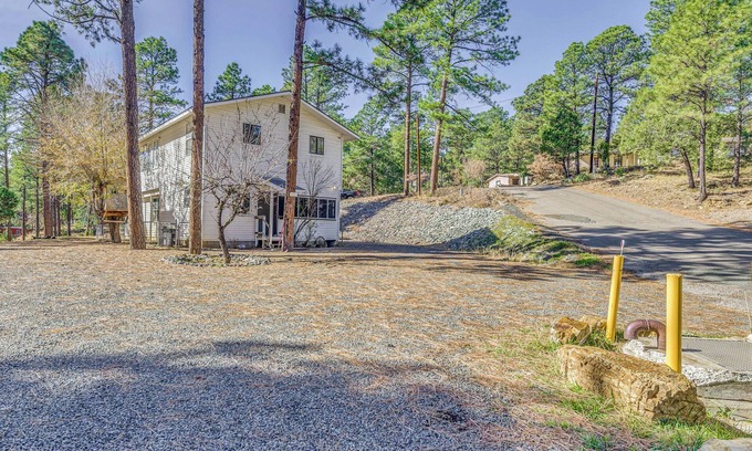 Ruidoso Cabaña | Ruidoso Retreat w/ Grill ~ 3 Mi to Grindstone Lake