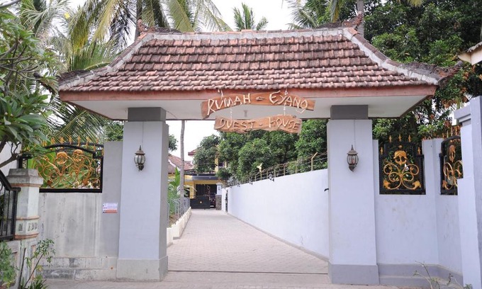 Kalipuro Casa | Rumah Eyang Guest House