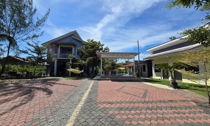 Kota Bharu Hotel | Rumah Tepi Sungai KB