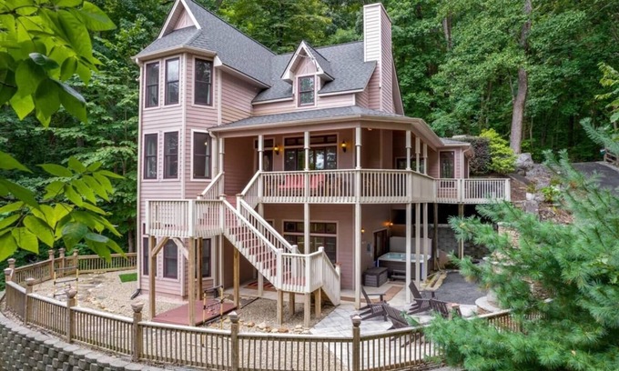 Lake Lure Casa | Rumbling Bald Amenities House Great Views Golf Cart Hot Tub