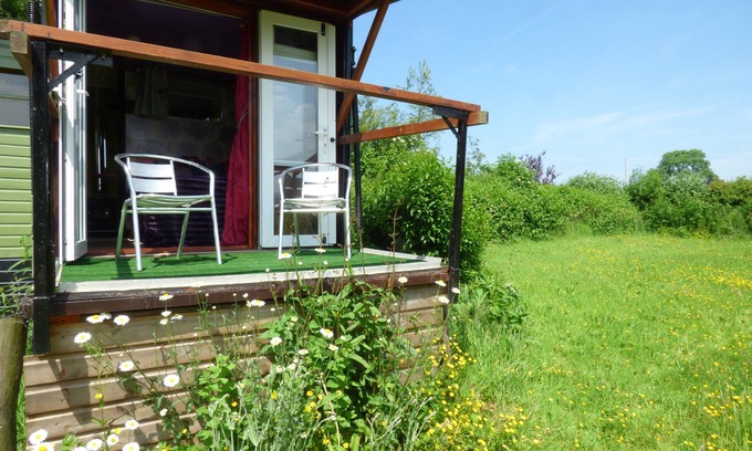 Cilgerran Casa | Camión de caballos convertido Rumenco, autocontenido para 2 personas, glamping fuera de la red.