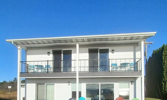 East Tawas Casa | Run-O-Way - Beachfront