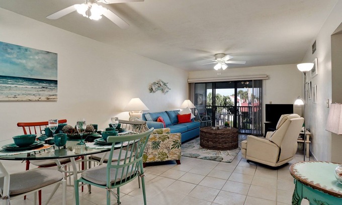 Bradenton Beach Hotel | Runaway Bay Resort by BBG