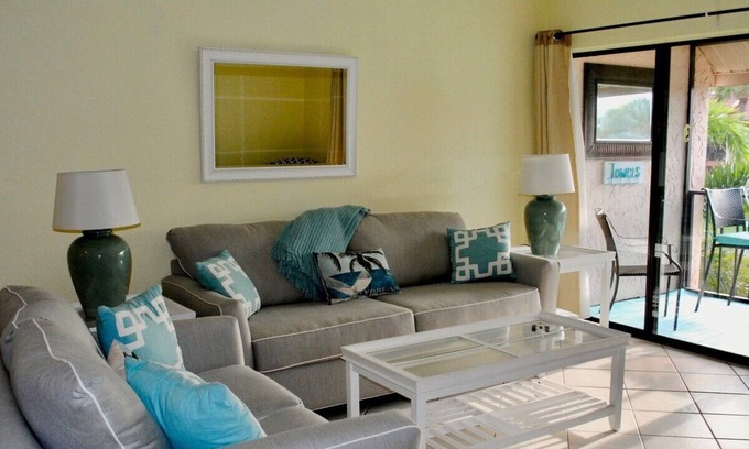 Bradenton Beach Hotel | Runaway Bay Resort by BBG