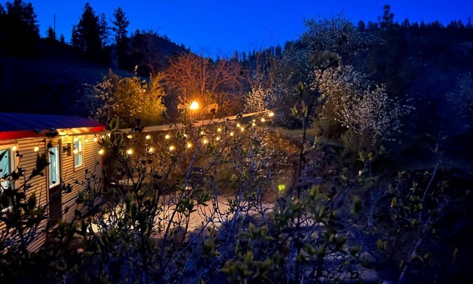 Okanagan-Similkameen Cabina | Runaway Express Coach