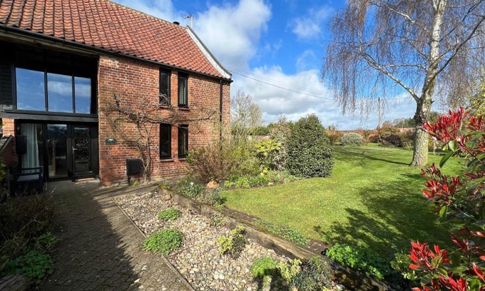 Runham Casa | Runham 2-Bed Boutique Barn Conversion Sleeps 4