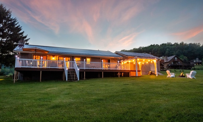 Paradise Point Casa | Runnin' Down a Dream: Nearby Lake Access, Dog Friendly w/ Hot Tub