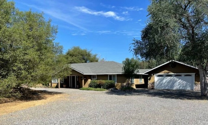 Coarsegold Casa | Running Quail Lake Retreat