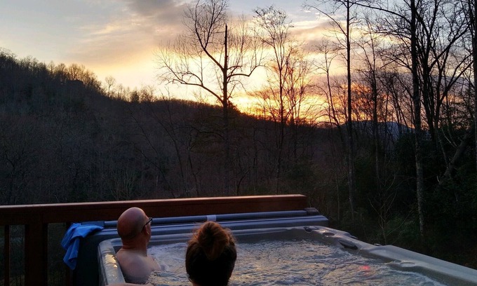 Topton Cabina | Cozy Mountain Getaway !! Diversión para toda la familia. (1 milla del lago Nantahala)