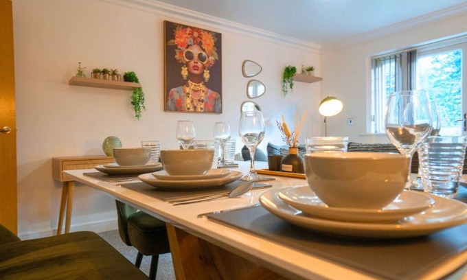 Marston Green Casa | Runway House with Balcony, 3 Bathroom near HS2 JLR NEC