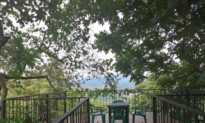 Escobal Cabaña | Rural 2-bedroom cottage with pool & treetop terrace