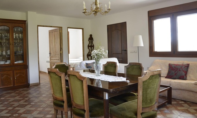 Robledo de Chavela Chalet De Esquí | Alojamiento rural con piscina privada, sala de juegos y barbacoa